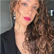 Profesora con experiencia en educación infantil e inglés, especializada en neuropsicología y metodologías dinámicas.